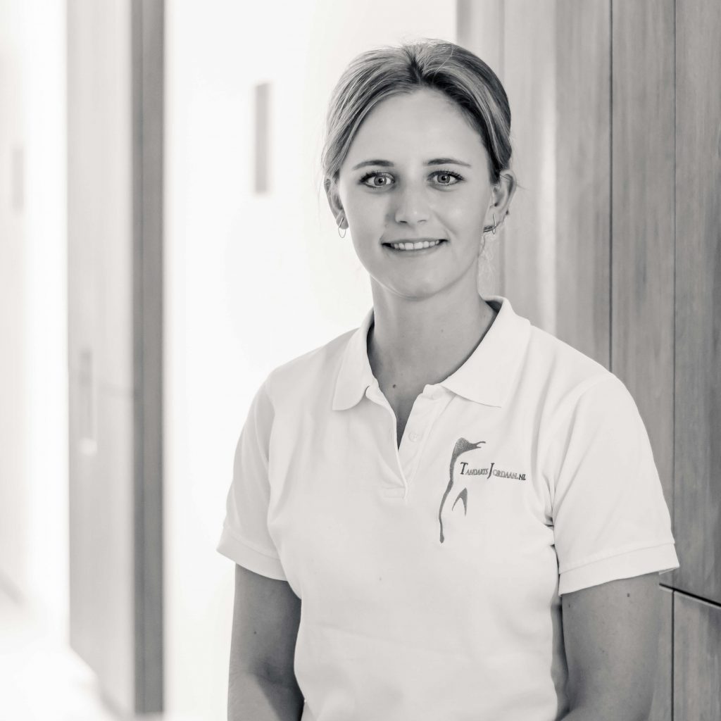 Rozemarijn-Maat-Mondhygienist_Oral-Hygienist